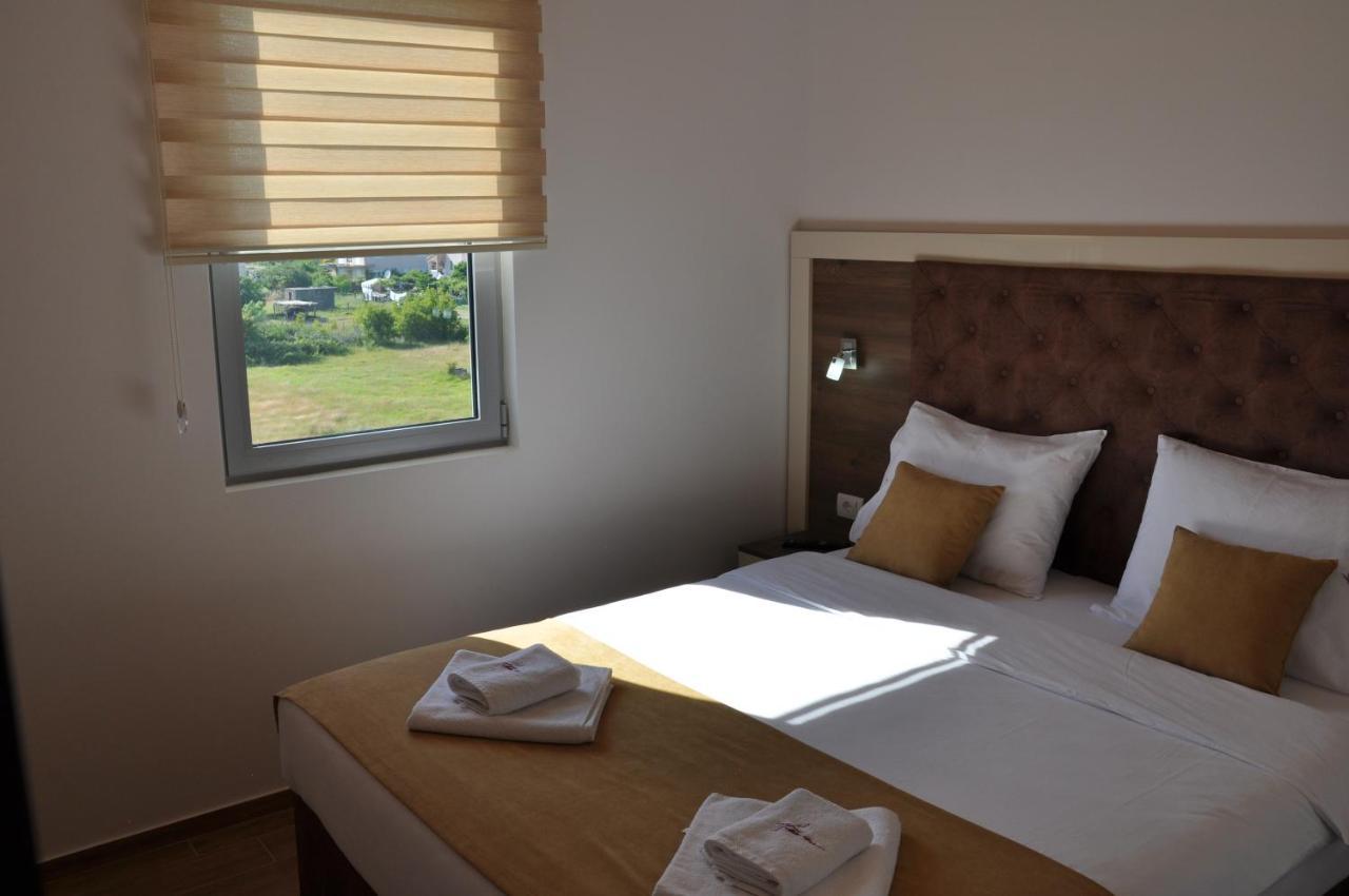 Heaven Lux Ulcinj Hotel Bagian luar foto