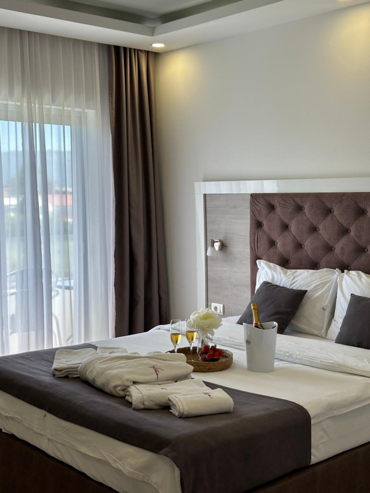 Heaven Lux Ulcinj Hotel Bagian luar foto