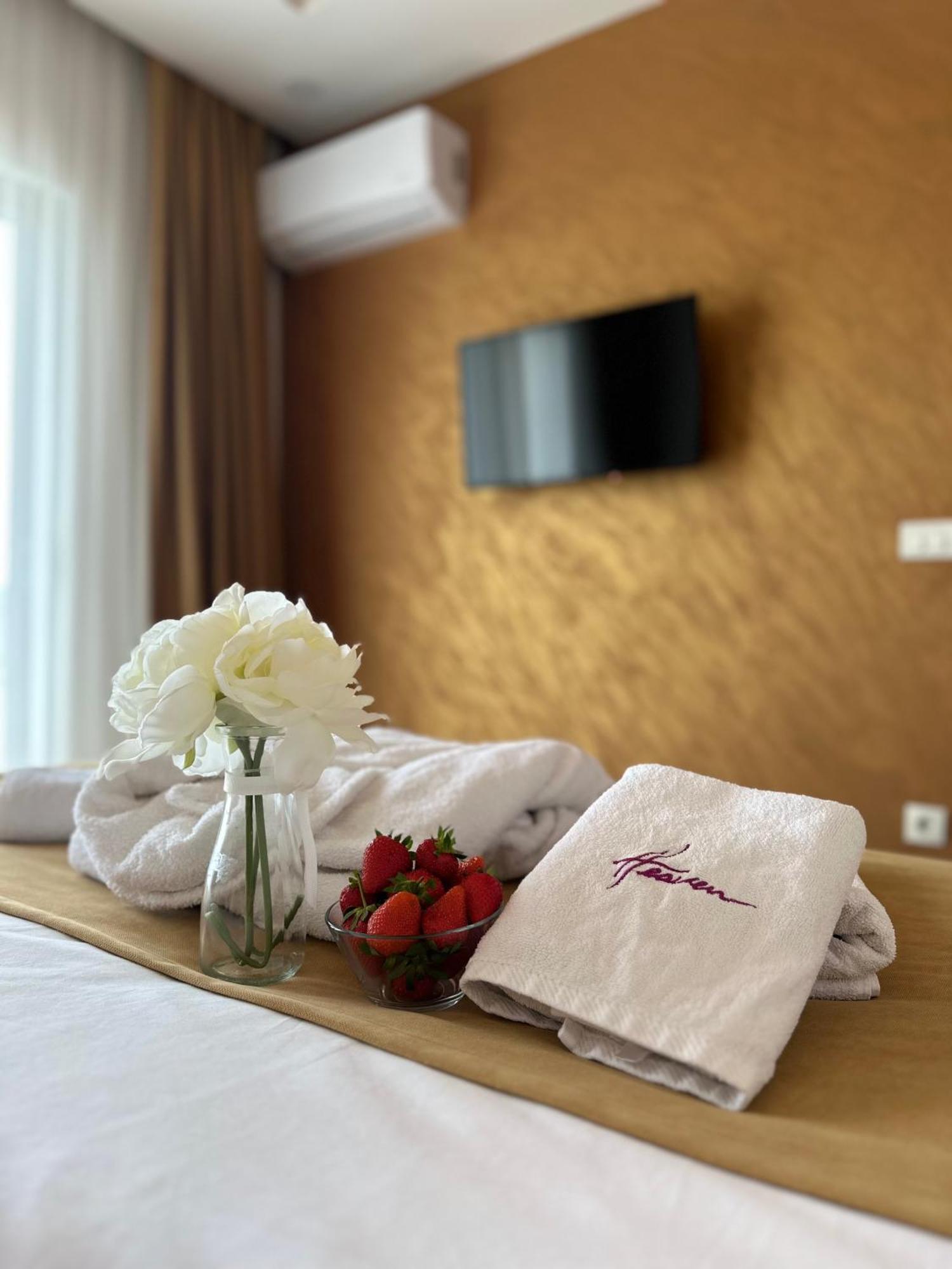 Heaven Lux Ulcinj Hotel Bagian luar foto