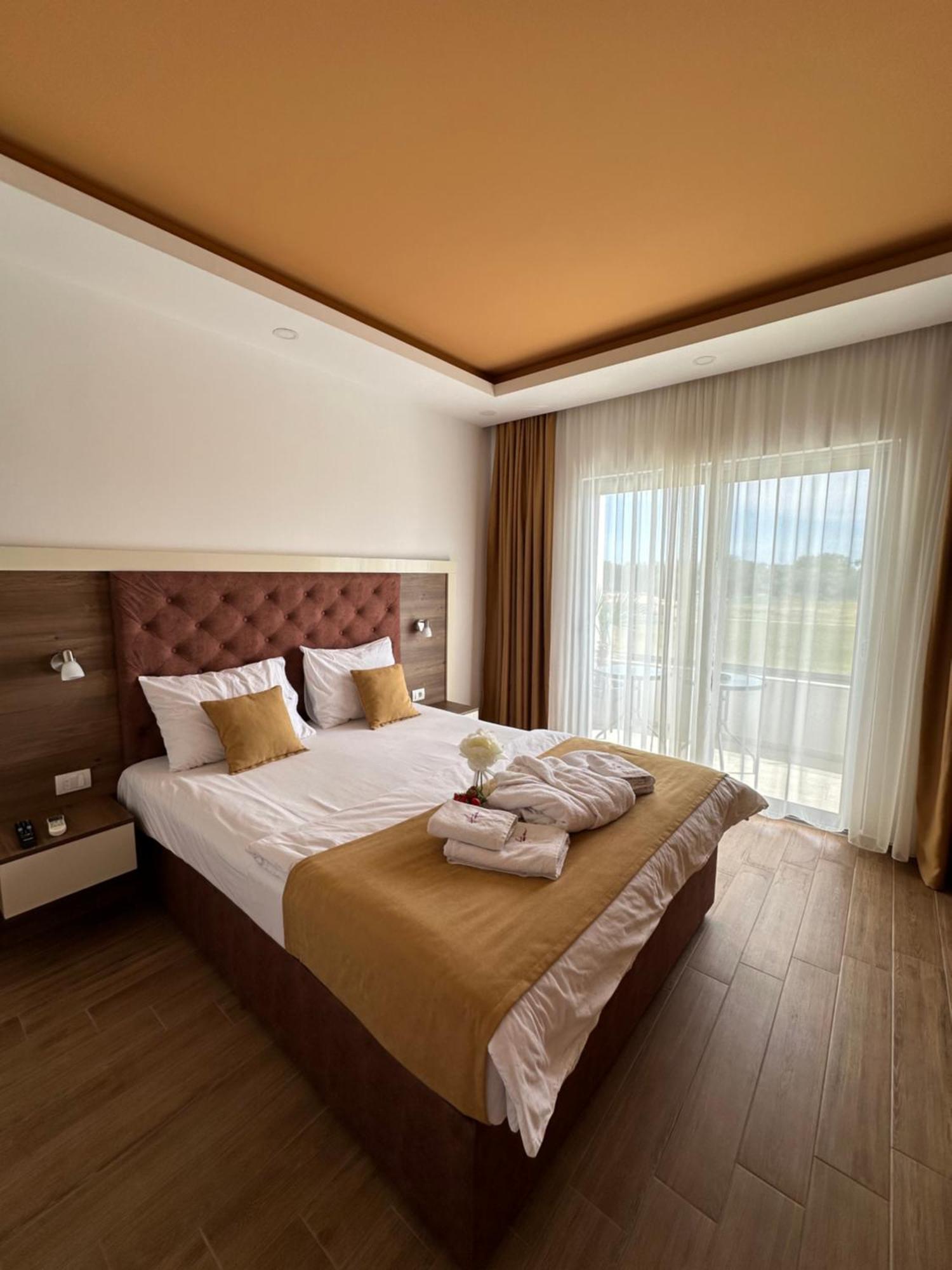 Heaven Lux Ulcinj Hotel Bagian luar foto