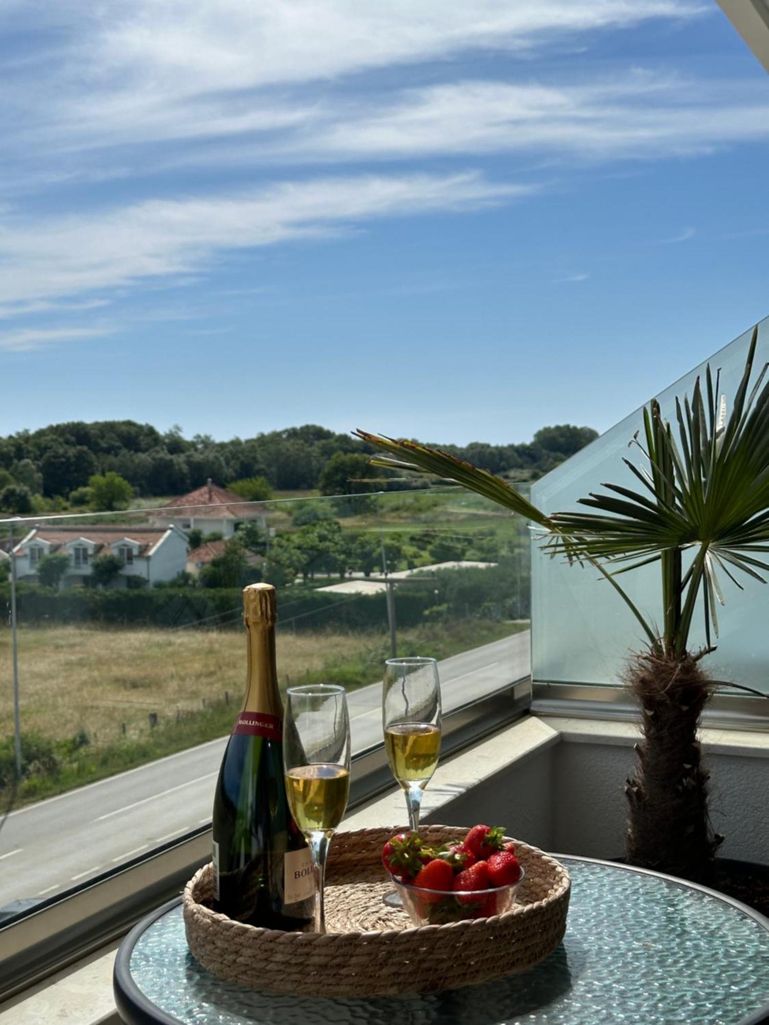 Heaven Lux Ulcinj Hotel Bagian luar foto